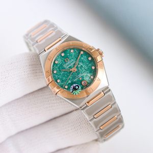 Alternative view of The Fifth Generation Omega Constellation (29mm) – A Masterpiece! Disassembled from genuine parts, fully synchronized with official specifications! Features more meticulous aesthetic design and user-friendly details! Equipped with the 8700 Co-Axial movement (exceptionally stable), offering enhanced precision and shock resistance. The innovative adjustable clasp extends the bracelet by an additional 2mm, effortlessly adapting to your wearing needs.Double sapphire crystal. Authentic molded case and bracelet crafted from CNC-machined 316L stainless steel, with production costs far exceeding other market versions! Slender lugs exhibit a polished metallic luster that contrasts sharply with the case's refined brushed metal texture, accentuating the watch's premium feel!